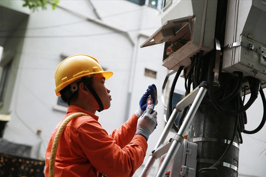 EVN không được phép hưởng khoản thu lớn hơn tổng sản lượng điện tiêu thụ cho sinh hoạt tính theo giá bán lẻ điện bình quân cho sinh hoạt đã được Chính phủ quy định. Ảnh: Hải Nguyễn