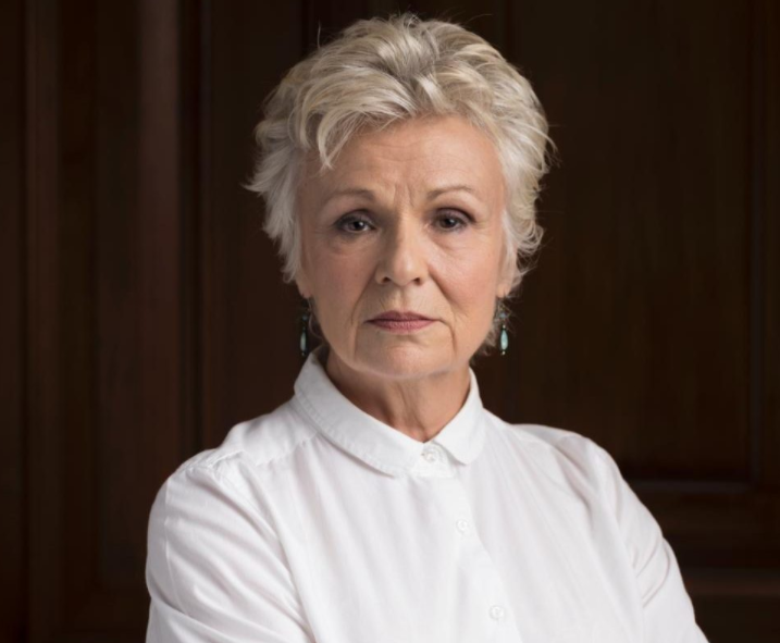 Julie Walters giữ tinh thần lạc quan khi chiến đấu căn bệnh ung thư. Ảnh: Mnet.