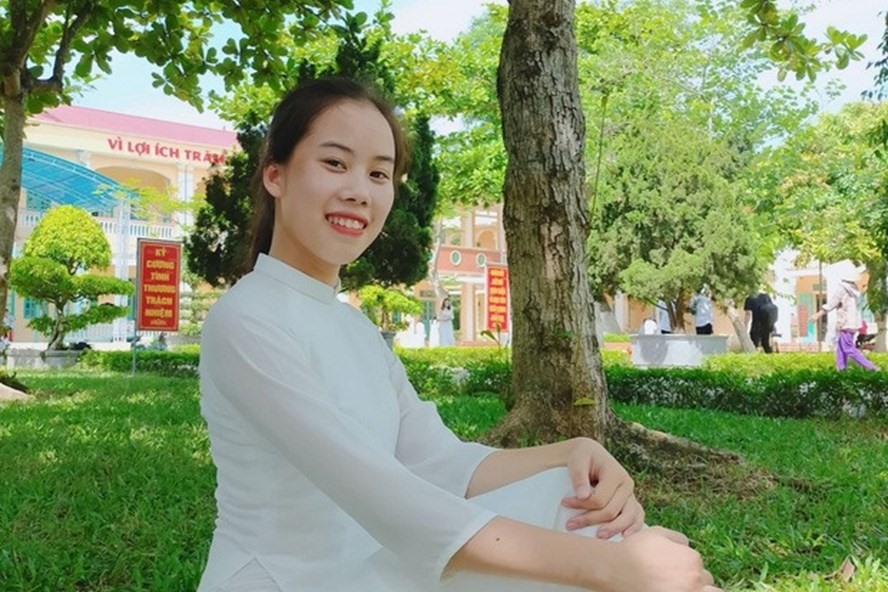 Bạn Đăng Thị Hồng Trang được 10 điểm thi tốt nghiệp THPT môn Ngữ Văn. Ảnh: FBNV.