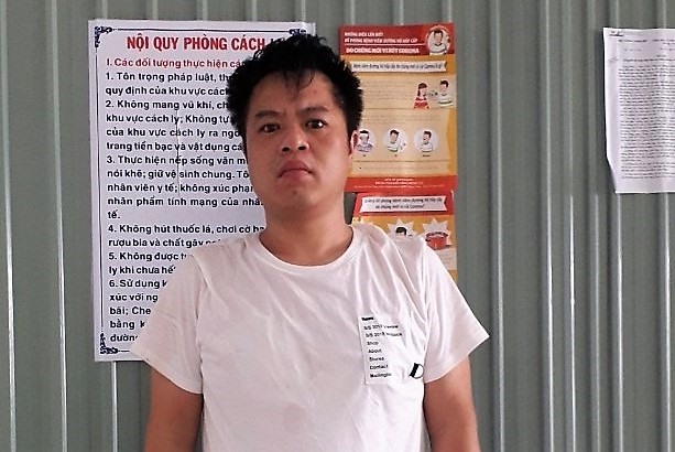 He Wei (sinh năm 1988) tại khu cách ly tập trung ở TP Hà Tiên vào ngày 28.7 vừa qua khi bị phát hiện nhập cảnh trái phép. Ảnh: PV