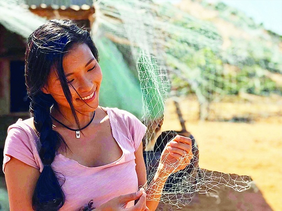 Vai Nhớ của Thúy Diễm. Ảnh: Cắt từ phim