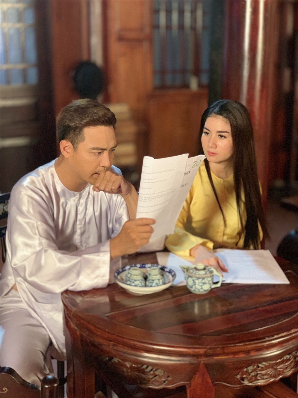 Cặp đôi chuẩn bị kĩ lưỡng cho vai diễn. Ảnh: NSCC