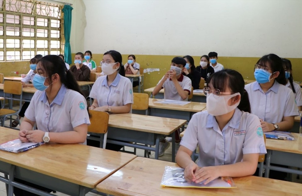 Thí sinh thi tốt nghiệp THPT năm 2020 ở Bình Dương. Ảnh: Ánh Sáng