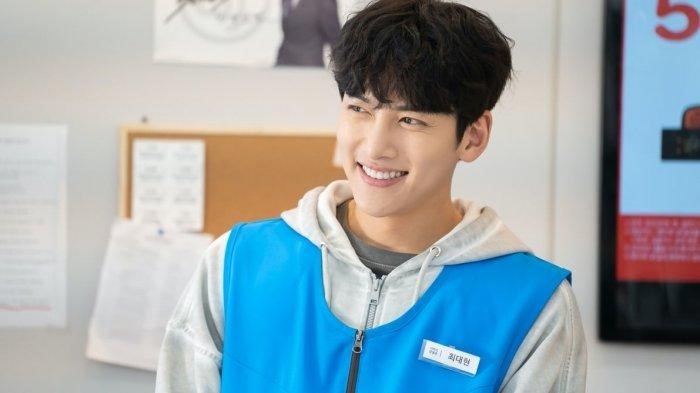 Phim Ji Chang Wook bị đánh giá cổ súy quấy rối tình dục. Ảnh: Cắt phim
