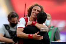 Cứ chê David Luiz đi, 12 năm chưa nếm mùi "trắng tay" kìa!