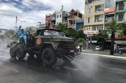 Đà Nẵng dùng xe đặc chủng phun khử khuẩn toàn địa bàn quận Sơn Trà