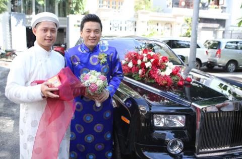 Rolls Royce Phantom được anh dùng để rước dâu. Ảnh: NSCC