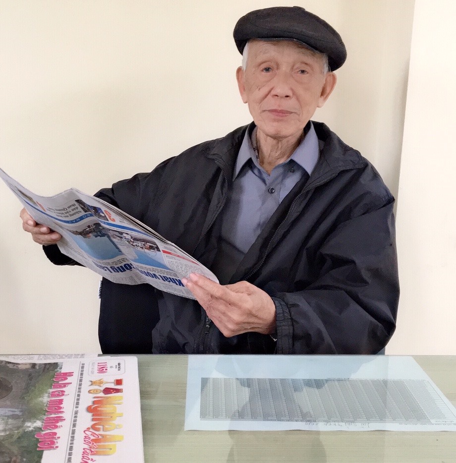 Ông Phan Hữu Thịnh, “pho sử sống” của xã Quỳnh Đôi. Ảnh: Quỳnh Trang
