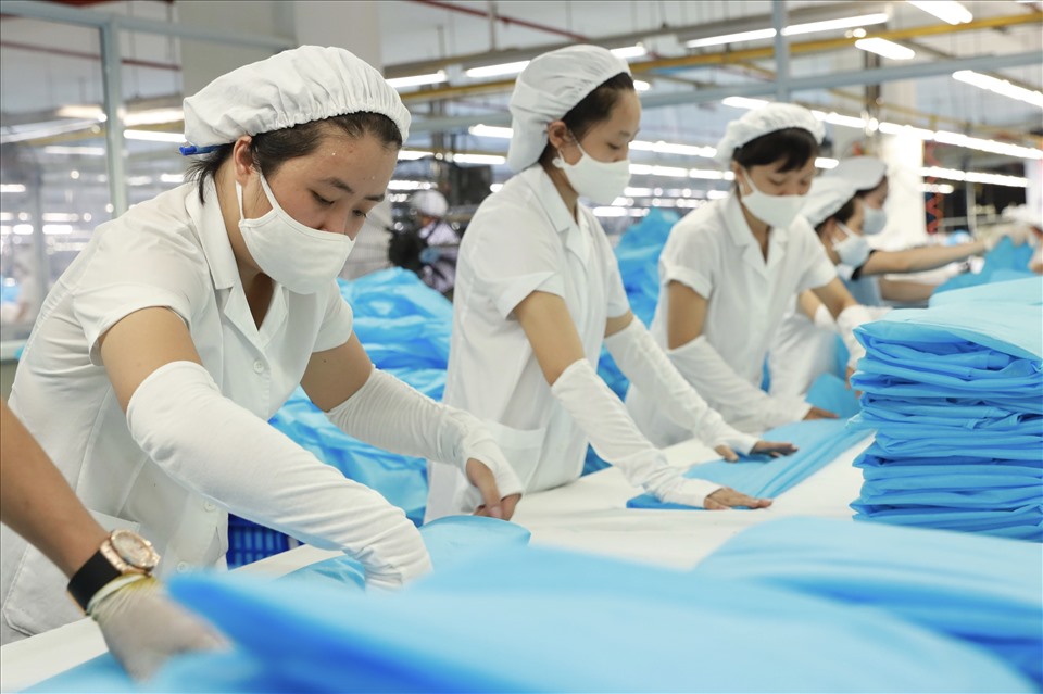 Cần tăng cường tuyên truyền, giáo dục chính trị, tư tưởng cho công nhân lao động trong các doanh nghiệp. Ảnh minh hoạ. Ảnh: Hải Nguyễn.