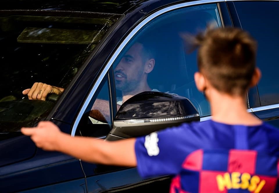 Sergio Busquest và một số cầu thủ khác xuất hiện... Ảnh: Getty Images