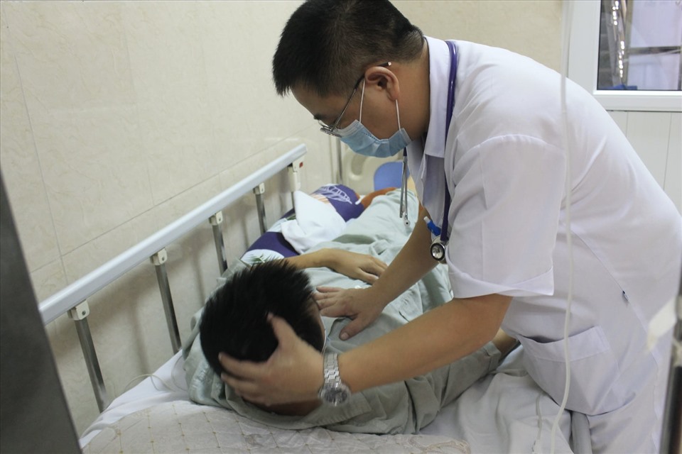 Nam thanh niên mắc liên cầu khuẩn lợn do ăn tiết canh sống. Ảnh: BVCC