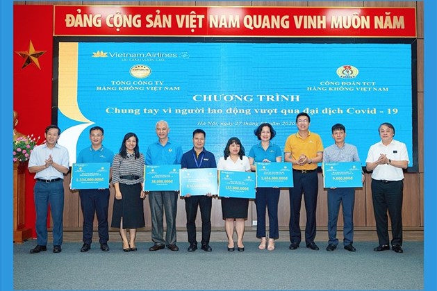 CĐ Tổng Công ty Hàng không Việt Nam hỗ trợ người lao động bị ảnh hưởng bởi dịch COVID-19. Ảnh: CĐ TCty
