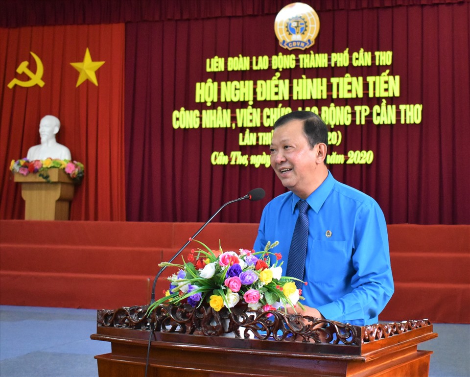Chủ tịch LĐLĐ TP.Cần Thơ Trần Văn Tám phát biểu khai mạc tại hội nghị điển hình tiên tiến trong CNVCLĐ thành phố lần thứ V (2015-2020). Ảnh:Thành Nhân