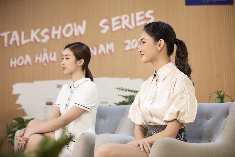 Đỗ Mỹ Linh và Lương Thuỳ Linh cũng chia sẻ thẳng thật về cơ duyên đến với vương miện Hoa hậu. Ảnh: Sen Vàng.