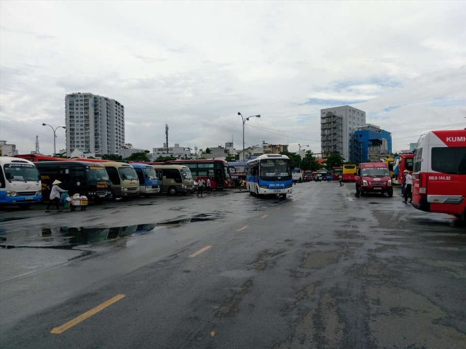Bến xe Miền Đông vắng vẻ hành khách. Ảnh: Minh Quân