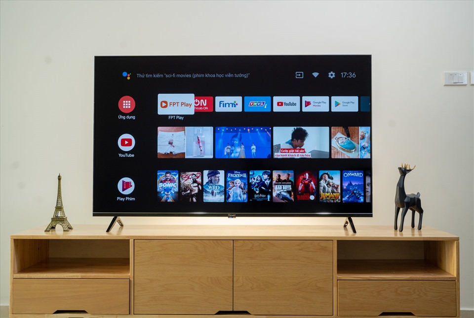 Tivi Vsmart tích hợp các ứng dụng xem film quen thuộc và tặng kèm gói nội dung FPT Play hấp dẫn.
