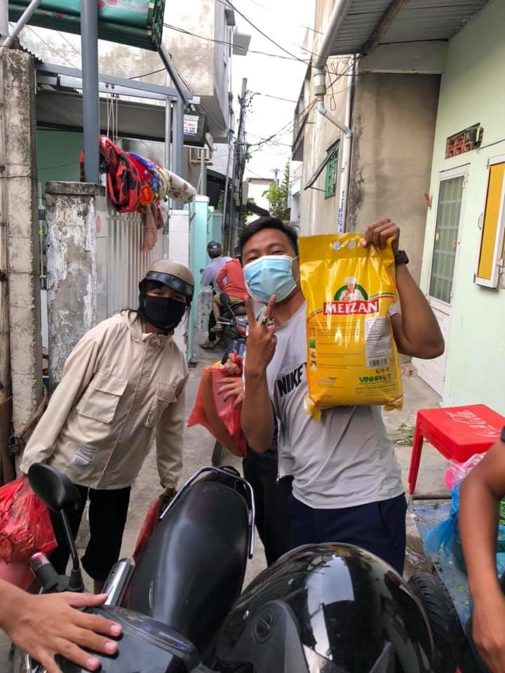 Các bạn luôn tạo tiếng cười để động viên nhau cố gắng. Ảnh: Nhân vật cung cấp
