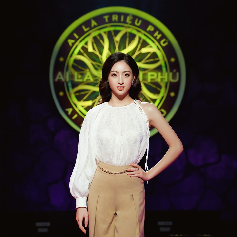Lương Thuỳ Linh xinh đẹp tại “Ai là triệu phú“. Ảnh: Sen vàng.