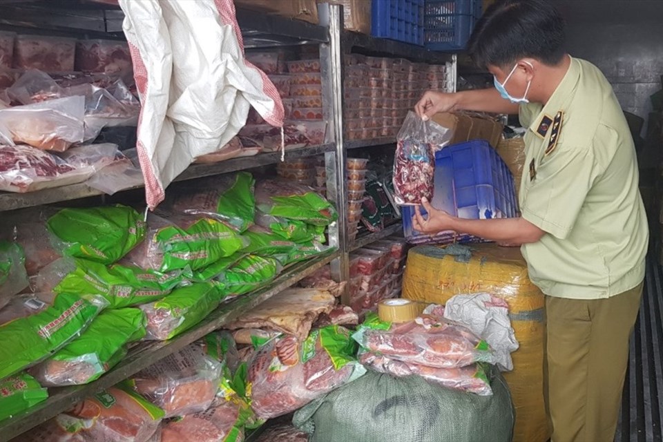 Bình Dương: Phát hiện 19.000kg thịt đông lạnh hết hạn sử dụng Bình Dương: Phát hiện 19.000kg thịt đông lạnh hết hạn sử dụng