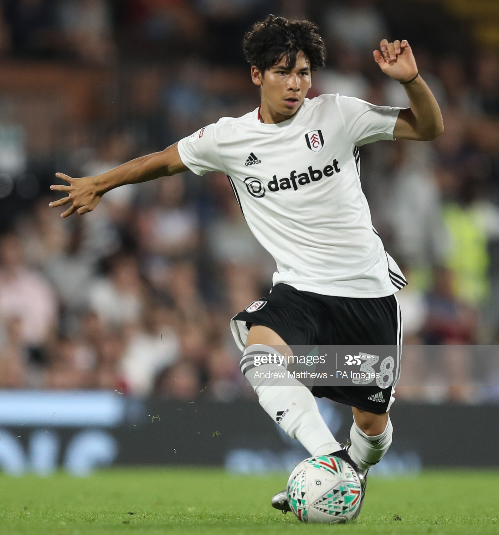 Benjamin Davis trong trận đầu tiên ra mắt đội 1 Fulham. Ảnh: Getty