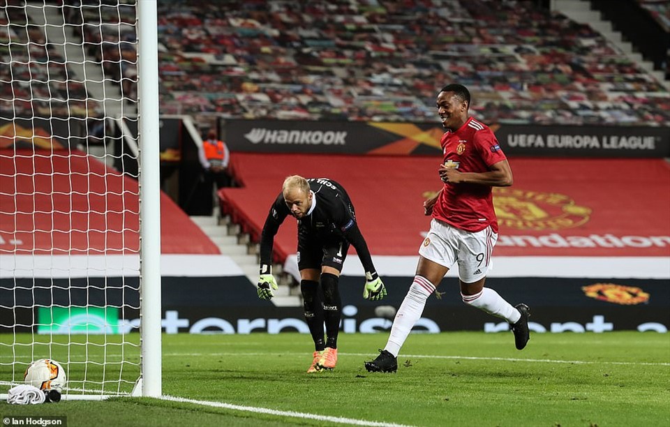 Lingard và Martial lập công. Ảnh: Daily Mail.
