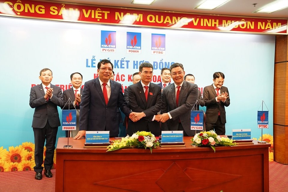 Nghi thức ký kết Hợp đồng hợp tác kinh doanh giữa 3 tổng công ty.