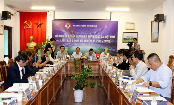 Hội nghị Ban Chấp hành VFF lần thứ 4, khoá VIII đồng ý cho 4 đội dự V.League 2020 dù chưa đáp ứng đủ tiêu chí của AFC. Ảnh: VFF.