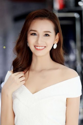 Lã Thanh Huyền có cuộc sống hạnh phúc ở tuổi 35. Ảnh: NSCC