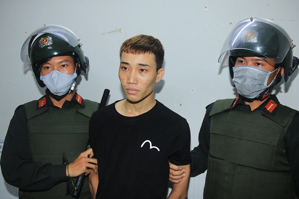Bắt đối tượng Vinh. Ảnh: VT