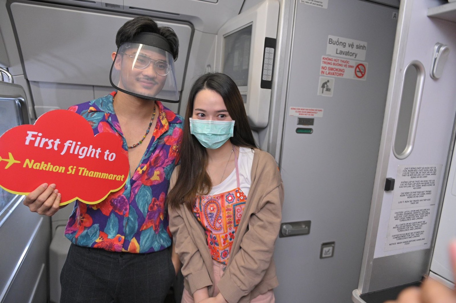 Ca sỹ Thái Lan GunGun biểu diễn khai trương đường bay mới của Thai Vietjet. Ảnh TT
