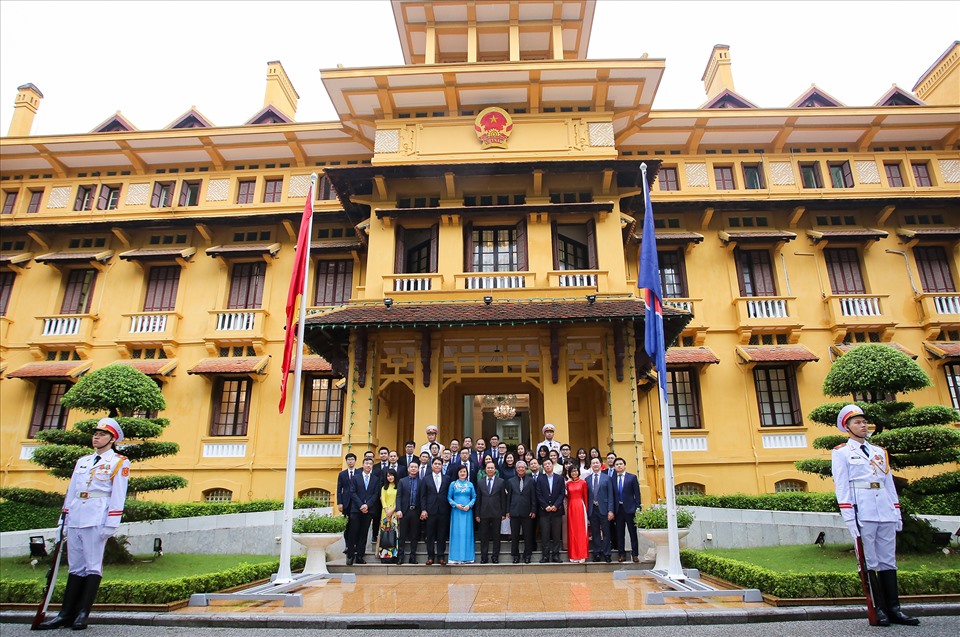 Lễ thượng cờ ASEAN 2020. Ảnh: BNG