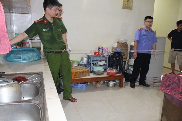 Cơ quan chức năng đang tiến hành khám nghiệm hiện trường. Ảnh: Công an Hà Giang