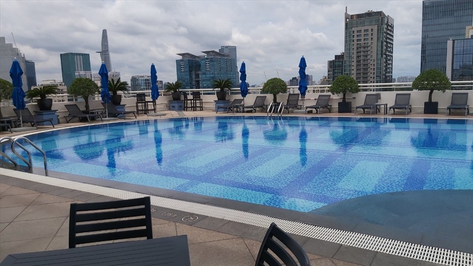 Nhiều người tận dụng giá khách sạn 5 sao rẻ đã vào ở để trải nghiệm đẳng cấp. Ảnh: Huân Cao
