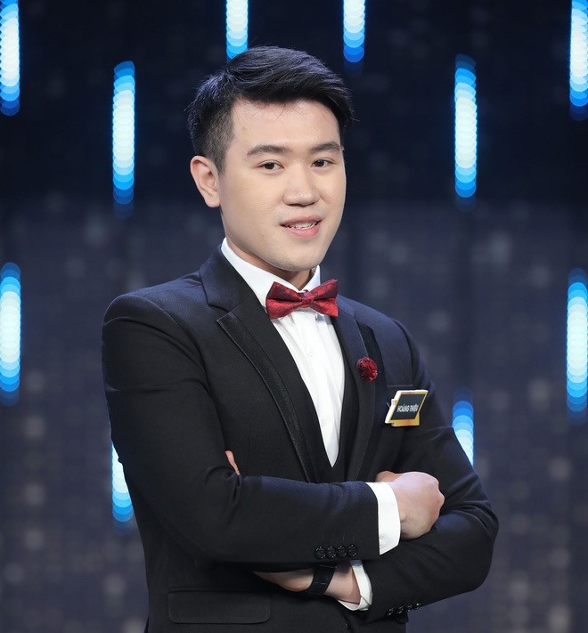 Hoàng Thiệu bị Hương Giang loại trong sự bất ngờ của khán giả xem “Người ấy là ai“. Ảnh: Cắt từ clip.