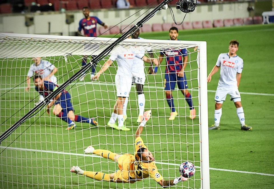 Siêu phẩm của Messi. Ảnh: Bleacher.