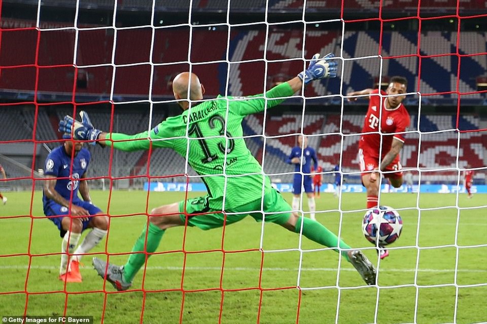 Tolisso và Lewandowski ấn định tỉ số 4-1. Ảnh: Getty/PA