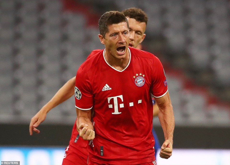 Lewandowski mở tỉ số. Ảnh: Getty/Reuters