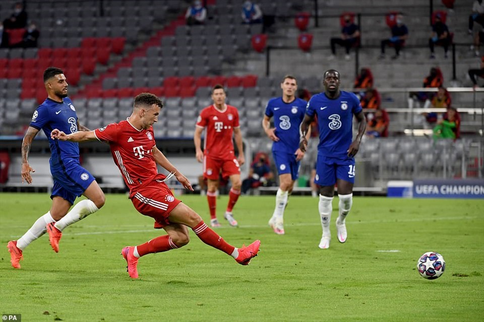 Perisic nhân đôi cách biệt. Ảnh: PA