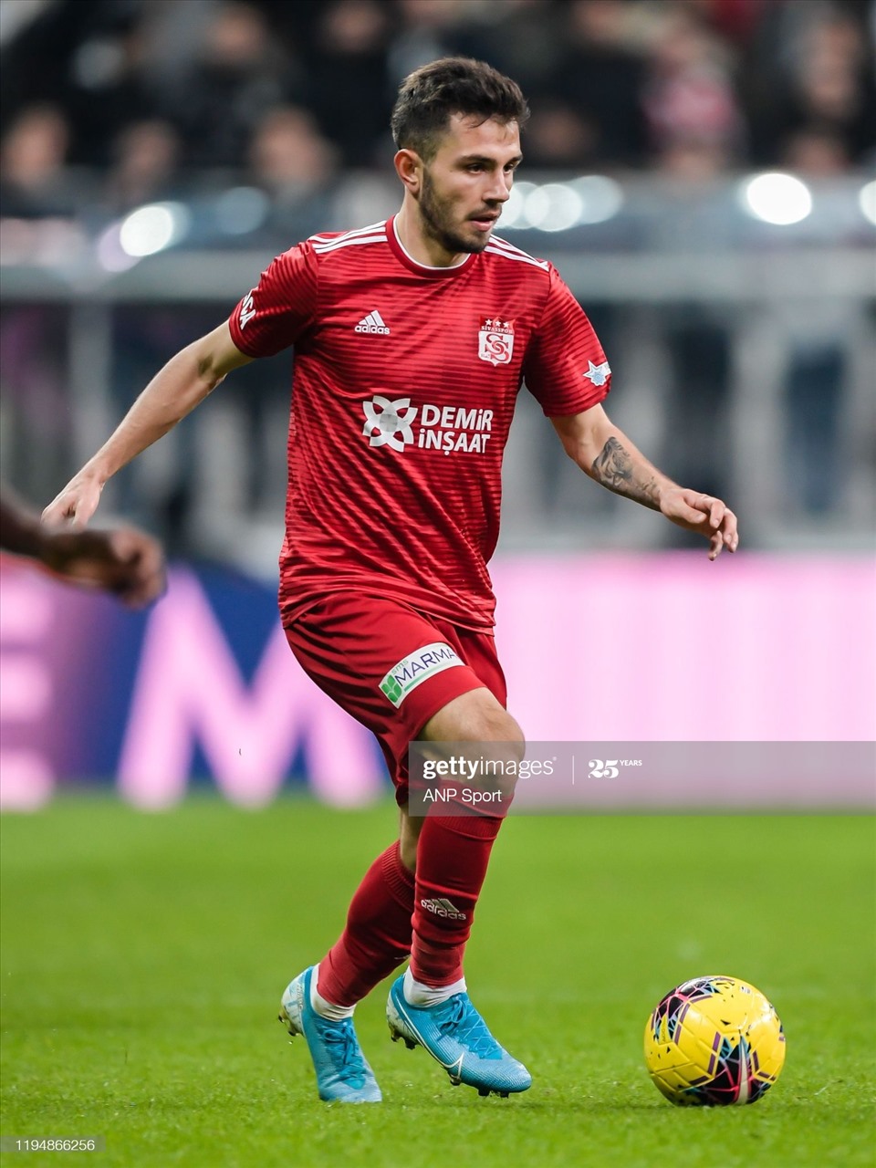 Emre Kilinic (25 tuổi, giá thị trường 5,5 triệu euro): Tiền vệ cánh trái hết hợp đồng với Sivasspor (Thổ Nhĩ Kỹ) từ ngày 20.4. Anh vẫn chưa tìm được đội bóng mới để đầu quân. Ảnh: Getty.