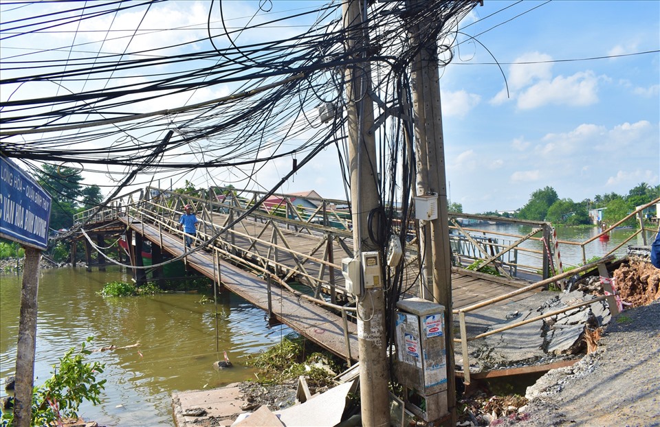 Hiện trường sạt lở cầu Rạch Cam ngày 10.6. Ảnh: Thành Nhân.