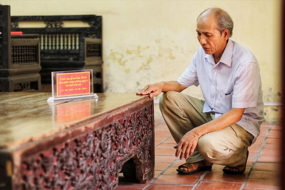 Chiếc sập gỗ nơi Bác Hồ từng nghỉ ngơi tại gia đình.