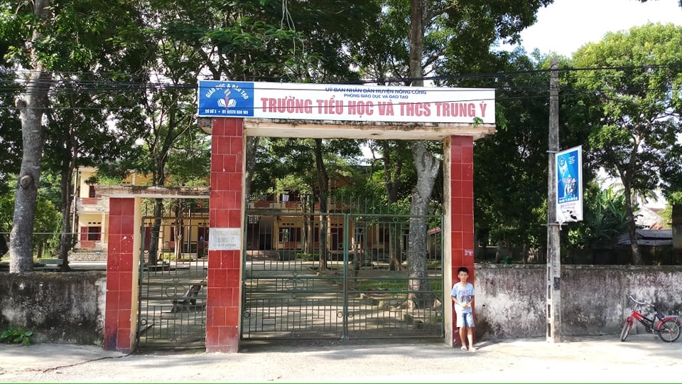 Trường Tiểu học và THCS xã Trung Ý (cũ), nơi các phụ huynh phản đối việc sáp nhập. Ảnh: Quách Du
