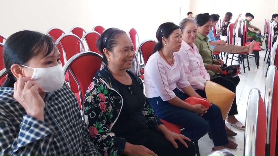 Nhiều phụ huynh phấn khởi khi huyện Nông Cống quyết định giữ lại 2 điểm trường. Ảnh: Quách Du