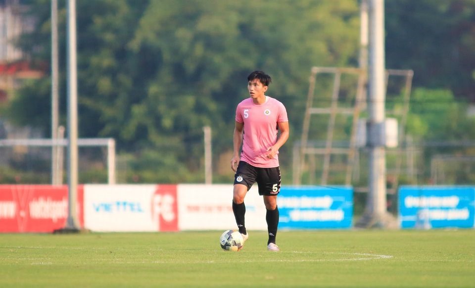 Đoàn Văn Hậu chưa thể có trận đấu đầu tiên cho Hà Nội. Ảnh: HNFC