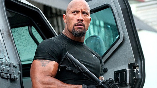 Tên tuổi của “The Rock” nổi tiếng khắp thế giới qua hình tượng “người hùng cơ bắp” (Ảnh: Cắt từ phim).