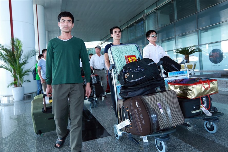 Người lao động đi xuất khẩu lao động trở về tại sân bay Nội Bài (Hà Nội). Ảnh chụp trước thời điểm tháng 1.2020. Ảnh: Hải Nguyễn