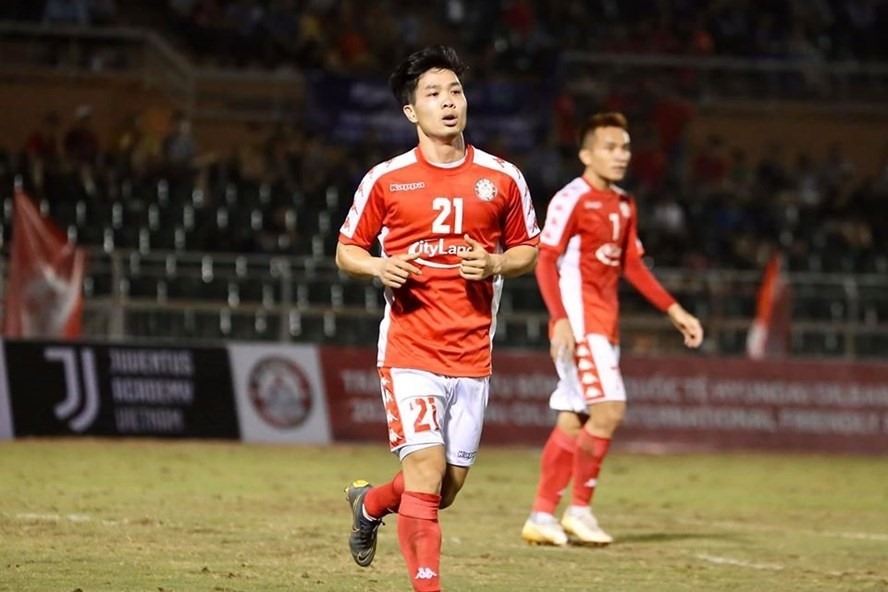 Công Phượng sẽ có cuộc tái đấu Quang Hải. Ảnh: HCMFC