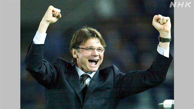 HLV Troussier muốn cùng bóng đá Việt Nam giành vé dự World Cup 2026. Ảnh: NHK.