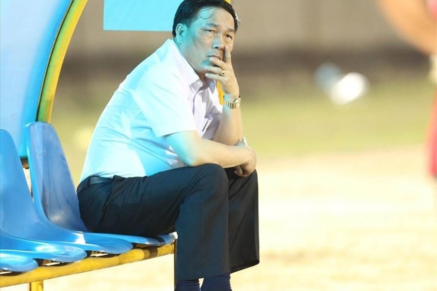 Những quyết định của bầu Đệ có thể khiến đội Thanh Hóa sa sút về thành tích. Ảnh: T.H.