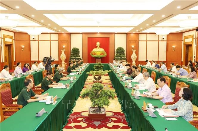 Toàn cảnh buổi làm việc của tập thể Bộ Chính trị với Ban Thường vụ Quân ủy Trung ương. Ảnh: Trí Dũng/TTXVN